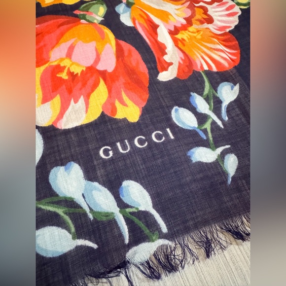 GUCCI Wool Josephine Floral Shawl Blue Multicolor New with Tags and Dust Bag - Picture 2 of 11